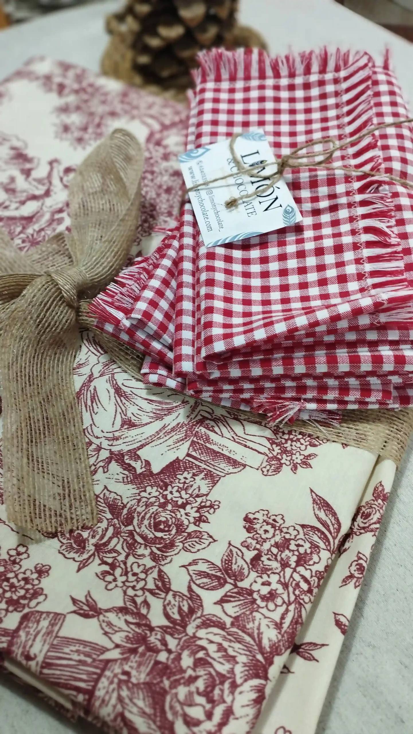 SERVILLETA VICHY CON FLECOS